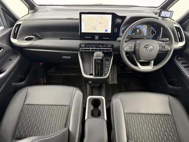 トヨタ ノア ハイブリッド S－Z 愛知県 2025(令7)年 0.7万km ホワイトパールクリスタルシャイン ワンオーナー/トヨタセーフティーセンス/１３．２型有機ＥＬフリップダウンモニター　/１０．５インチディスプレイオーディオ　/・フルセグＴＶ　/・ＨＤＭＩ/・CD/DVD/モデリスタエアロ/・フロントスポイラー/・サイドスカート/・リアスポイラー　　/ユニバーサルステップ　/ドライブレコーダー/革巻きステアリング/ステアリングリモコン/両側パワースライドドア/ETC２．０/AC100V/シートヒーター/保証書　/取説/記録簿
