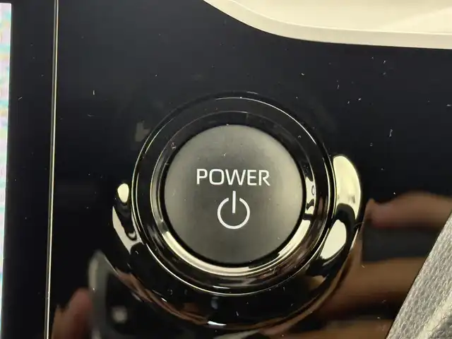 トヨタ ノア ハイブリッド S－Z 愛知県 2025(令7)年 0.7万km ホワイトパールクリスタルシャイン ワンオーナー/トヨタセーフティーセンス/１３．２型有機ＥＬフリップダウンモニター　/１０．５インチディスプレイオーディオ　/・フルセグＴＶ　/・ＨＤＭＩ/・CD/DVD/モデリスタエアロ/・フロントスポイラー/・サイドスカート/・リアスポイラー　　/ユニバーサルステップ　/ドライブレコーダー/革巻きステアリング/ステアリングリモコン/両側パワースライドドア/ETC２．０/AC100V/シートヒーター/保証書　/取説/記録簿