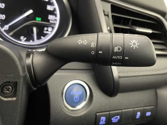 トヨタ カムリ X 宮崎県 2022(令4)年 2.4万km プラチナホワイトパールマイカ 禁煙車/トヨタセーフティセンス/純正9型ディスプレイオーディオナビTV/（T-connect/Bluetooth/FMAM/フルセグTV)/純正バックカメラ/純正ビルトインETC/純正LEDオートライト/純正LEDフォグ/純正フロアマット/社外前後ドライブレコーダー/アダプティブクルーズコントロール/プリクラッシュセーフティ/レーンディパーチャーアラート/オートマチックハイビーム/クリアランスソナー/電子パーキング/オートホールド/デュアルオートエアコン（ナノイー）/スマートキー/プッシュエンジンスタート/スペアキー/新車時保証書/取扱い説明書