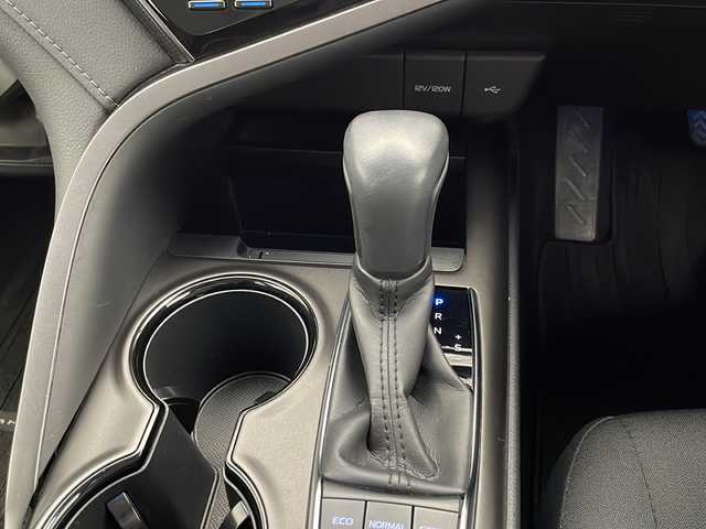 トヨタ カムリ X 宮崎県 2022(令4)年 2.4万km プラチナホワイトパールマイカ 禁煙車/トヨタセーフティセンス/純正9型ディスプレイオーディオナビTV/（T-connect/Bluetooth/FMAM/フルセグTV)/純正バックカメラ/純正ビルトインETC/純正LEDオートライト/純正LEDフォグ/純正フロアマット/社外前後ドライブレコーダー/アダプティブクルーズコントロール/プリクラッシュセーフティ/レーンディパーチャーアラート/オートマチックハイビーム/クリアランスソナー/電子パーキング/オートホールド/デュアルオートエアコン（ナノイー）/スマートキー/プッシュエンジンスタート/スペアキー/新車時保証書/取扱い説明書