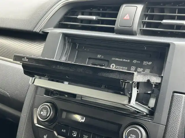 ホンダ シビック ハッチバック ホンダセンシング 静岡県 2019(令1)年 6.1万km クリスタルブラックパール 純正7インチナビ/（FM/AM/CD/DVD/iPod/Apple CarPlay）/フルセグTV/6速マニュアル/追従クルーズコントロール/ドラレコ/レーンキープアシスト/オートライト/LEDヘッドライト/シートヒーター/純正フロアマット/カーテンエアバッグ/衝突軽減システム/横滑り防止システム/純正18AW