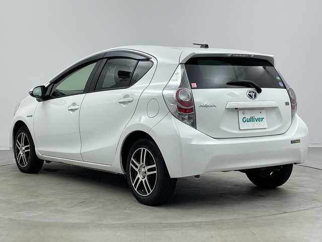 トヨタ アクア G 新潟県 2012(平24)年 12.8万km ライムホワイトパールクリスタルシャイン ディーラー純正メモリナビ/(NSZT-W61G)/(CD.DVD.SD.フルセグ.Bluetooth)/バックカメラ/ステアリングリモコン/オートライト/ビルトインETC/オートエアコン/電動格納ミラー/プッシュスタート/スマートキー/純正フロアマット