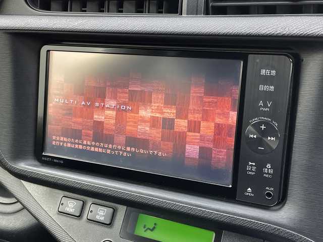 トヨタ アクア G 新潟県 2012(平24)年 12.8万km ライムホワイトパールクリスタルシャイン ディーラー純正メモリナビ/(NSZT-W61G)/(CD.DVD.SD.フルセグ.Bluetooth)/バックカメラ/ステアリングリモコン/オートライト/ビルトインETC/オートエアコン/電動格納ミラー/プッシュスタート/スマートキー/純正フロアマット