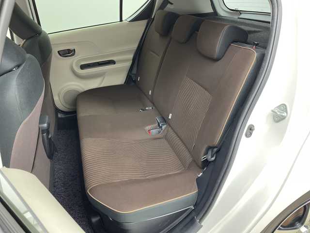 トヨタ アクア G 新潟県 2012(平24)年 12.8万km ライムホワイトパールクリスタルシャイン ディーラー純正メモリナビ/(NSZT-W61G)/(CD.DVD.SD.フルセグ.Bluetooth)/バックカメラ/ステアリングリモコン/オートライト/ビルトインETC/オートエアコン/電動格納ミラー/プッシュスタート/スマートキー/純正フロアマット