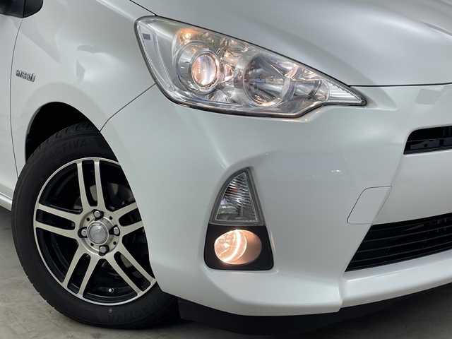 トヨタ アクア G 新潟県 2012(平24)年 12.8万km ライムホワイトパールクリスタルシャイン ディーラー純正メモリナビ/(NSZT-W61G)/(CD.DVD.SD.フルセグ.Bluetooth)/バックカメラ/ステアリングリモコン/オートライト/ビルトインETC/オートエアコン/電動格納ミラー/プッシュスタート/スマートキー/純正フロアマット