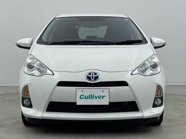 トヨタ アクア G 新潟県 2012(平24)年 12.8万km ライムホワイトパールクリスタルシャイン ディーラー純正メモリナビ/(NSZT-W61G)/(CD.DVD.SD.フルセグ.Bluetooth)/バックカメラ/ステアリングリモコン/オートライト/ビルトインETC/オートエアコン/電動格納ミラー/プッシュスタート/スマートキー/純正フロアマット