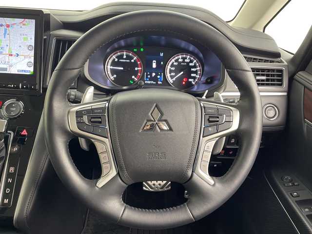三菱 デリカＤ：５ P 愛知県 2024(令6)年 1.4万km グラファイトグレーメタリック/ブラックマイカ 純正10インチナビ/・Bluetooth/・フルセグ/・CD/DVD/・HDMI/・SD音楽録音/マルチアラウンドビューモニター/両側パワースライドドア/オートステップ/パワーバックドア/運転席パワーシート/シートヒーター/前後ドラレコ/追従クルコン/衝突軽減/レーンキープ/コーナーセンサー/ブラインドスポットモニター/ステアリングヒーター/LEDヘッドライト/フォグランプ/純正アルミホイール/スペアキー