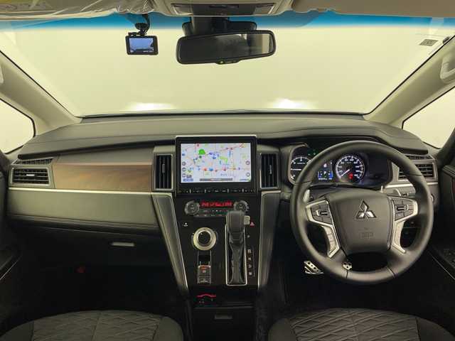 三菱 デリカＤ：５ P 愛知県 2024(令6)年 1.4万km グラファイトグレーメタリック/ブラックマイカ 純正10インチナビ/・Bluetooth/・フルセグ/・CD/DVD/・HDMI/・SD音楽録音/マルチアラウンドビューモニター/両側パワースライドドア/オートステップ/パワーバックドア/運転席パワーシート/シートヒーター/前後ドラレコ/追従クルコン/衝突軽減/レーンキープ/コーナーセンサー/ブラインドスポットモニター/ステアリングヒーター/LEDヘッドライト/フォグランプ/純正アルミホイール/スペアキー