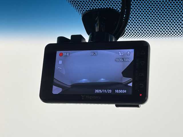 三菱 デリカＤ：５ P 愛知県 2024(令6)年 1.4万km グラファイトグレーメタリック/ブラックマイカ 純正10インチナビ/・Bluetooth/・フルセグ/・CD/DVD/・HDMI/・SD音楽録音/マルチアラウンドビューモニター/両側パワースライドドア/オートステップ/パワーバックドア/運転席パワーシート/シートヒーター/前後ドラレコ/追従クルコン/衝突軽減/レーンキープ/コーナーセンサー/ブラインドスポットモニター/ステアリングヒーター/LEDヘッドライト/フォグランプ/純正アルミホイール/スペアキー