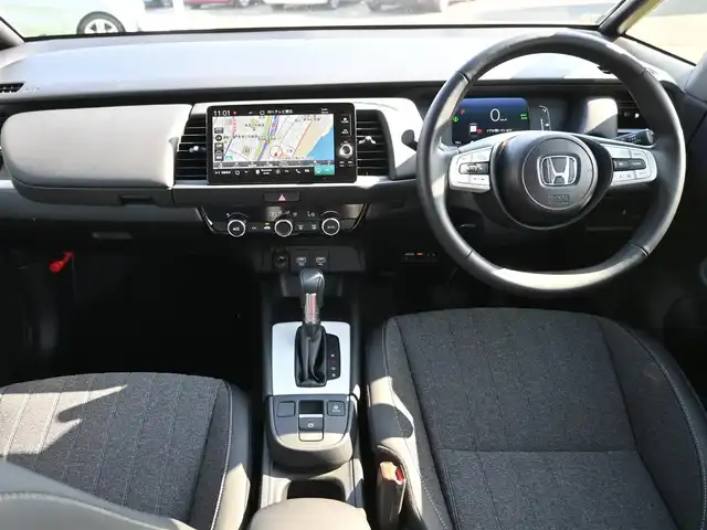 ホンダ フィット e:HEVホーム 千葉県 2024(令6)年 0.2万km フィヨルドミストパール ホンダセンシング/・衝突軽減ブレーキ（CMBS）/・車線維持支援システム（LKAS）/・アダプティブクルーズコントロール（ACC）/・後方誤発進抑制機能/・誤発進抑制機能/純正ナビ/地デジTV/【DVD/CD再生機能　Bluetooth接続】/バックカメラ/ドライブレコーダー/革巻きステアリング/ETC/LEDヘッドライト/ウインカーミラー/コーナーセンサー/サイド/カーテンエアバッグ/Honda スマートキー