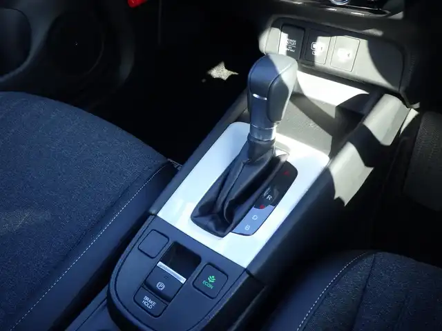 ホンダ フィット e:HEVホーム 千葉県 2024(令6)年 0.2万km フィヨルドミストパール ホンダセンシング/・衝突軽減ブレーキ（CMBS）/・車線維持支援システム（LKAS）/・アダプティブクルーズコントロール（ACC）/・後方誤発進抑制機能/・誤発進抑制機能/純正ナビ/地デジTV/【DVD/CD再生機能　Bluetooth接続】/バックカメラ/ドライブレコーダー/革巻きステアリング/ETC/LEDヘッドライト/ウインカーミラー/コーナーセンサー/サイド/カーテンエアバッグ/Honda スマートキー