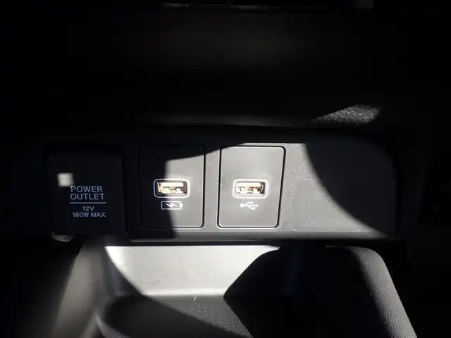 ホンダ フィット e:HEVホーム 千葉県 2024(令6)年 0.2万km フィヨルドミストパール ホンダセンシング/・衝突軽減ブレーキ（CMBS）/・車線維持支援システム（LKAS）/・アダプティブクルーズコントロール（ACC）/・後方誤発進抑制機能/・誤発進抑制機能/純正ナビ/地デジTV/【DVD/CD再生機能　Bluetooth接続】/バックカメラ/ドライブレコーダー/革巻きステアリング/ETC/LEDヘッドライト/ウインカーミラー/コーナーセンサー/サイド/カーテンエアバッグ/Honda スマートキー