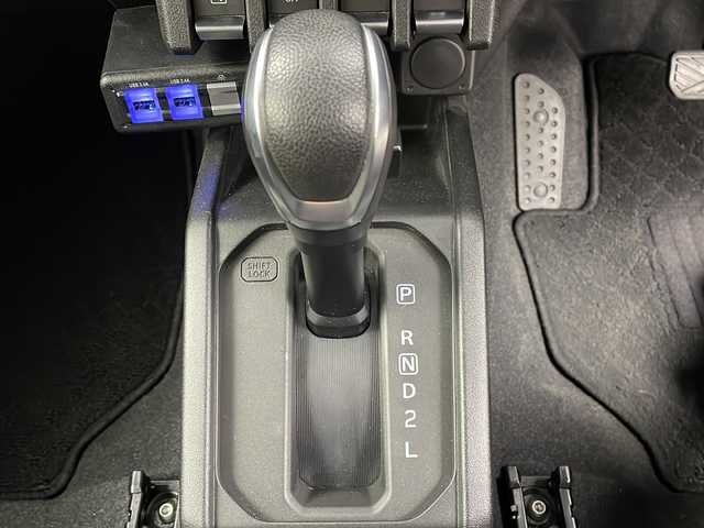 スズキ ジムニー XC 大阪府 2020(令2)年 2.2万km ジャングルグリーン ワンオーナー/社外ナビ(Panasonic)/【フルセグTV/Bluetooth/CD/DVD/SD/USB】/ミラー一体型ドラレコ/シエクル スロットルコントローラー/LEDヘッドライト/オートライト/スズキセーフティーサポート/デュアルセンサーブレーキサポート/ヒルディセントコントロール/ヒルホールドコントロール/誤発進抑制機能/車線逸脱抑制機能/社外フロントグリル(純正有り)/シートヒーター/背面タイヤ/スマートキー/スペアキー/保証書/取扱説明書/点検記録簿