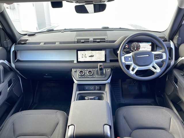 ランドローバー ランドローバー ディフェンダー 110 三重県 2023(令5)年 0.5万km パールⅡ メーカーナビ/全方位カメラ/前後ドラレコ/ETC2.0/USB/タイプC入力/シートヒーター/ブラインドスポットモニター/アダプティブクルーズコントロール/ヒルディセントコントロール/レーンキープアシスト/ブレーキオートホールド/スピードリミット/ダウンヒルアシストコントロール/コントラストブラックルーフ/背面タイヤ/純正18インチAW/LEDヘッドライト