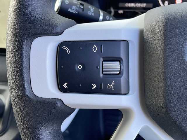 ランドローバー ランドローバー ディフェンダー 110 三重県 2023(令5)年 0.5万km パールⅡ メーカーナビ/全方位カメラ/前後ドラレコ/ETC2.0/USB/タイプC入力/シートヒーター/ブラインドスポットモニター/アダプティブクルーズコントロール/ヒルディセントコントロール/レーンキープアシスト/ブレーキオートホールド/スピードリミット/ダウンヒルアシストコントロール/コントラストブラックルーフ/背面タイヤ/純正18インチAW/LEDヘッドライト