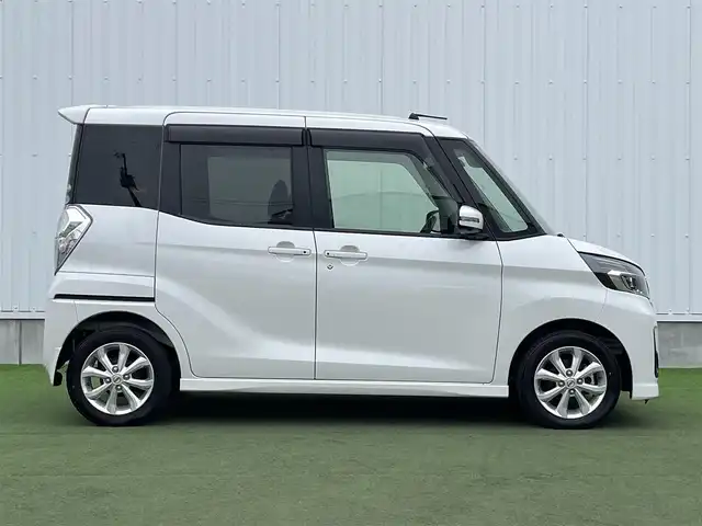 日産 デイズ ルークス ハイウェイスター Xターボ 香川県 2017(平29)年 4.7万km ホワイトパール 登録時走行距離：47085km/純正オーディオ/　CD AUX/全方位カメラ/両側パワースライドドア/エマージェンシーブレーキ/LEDヘッドライト/オートライト/フォグランプ/オートハイビーム/横滑り防止装置/アイドリングストップ/サーキュレーター/ロールサンシェード/ETC/ドライブレコーダー/革巻きステアリング/プッシュスタート/スマートキー