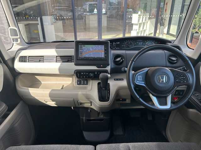 ホンダ Ｎ ＢＯＸ G L ターボ ホンダセンシング 高知県 2019(平31)年 8.3万km プラチナホワイトパール (株)IDOMが運営する【じしゃロン高知店】の自社ローン専用車両になります。こちらは現金またはオートローンご利用時の価格です。自社ローンご希望の方は別途その旨お申付け下さい