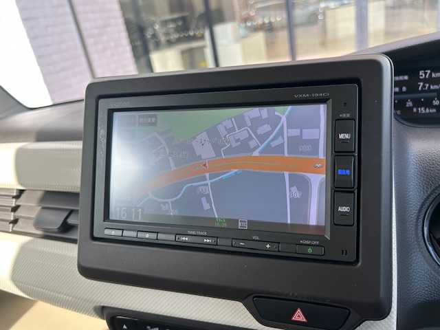 ホンダ Ｎ ＢＯＸ G L ターボ ホンダセンシング 高知県 2019(平31)年 8.3万km プラチナホワイトパール (株)IDOMが運営する【じしゃロン高知店】の自社ローン専用車両になります。こちらは現金またはオートローンご利用時の価格です。自社ローンご希望の方は別途その旨お申付け下さい