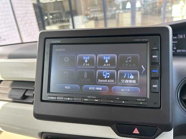ホンダ Ｎ ＢＯＸ G L ターボ ホンダセンシング 高知県 2019(平31)年 8.3万km プラチナホワイトパール (株)IDOMが運営する【じしゃロン高知店】の自社ローン専用車両になります。こちらは現金またはオートローンご利用時の価格です。自社ローンご希望の方は別途その旨お申付け下さい