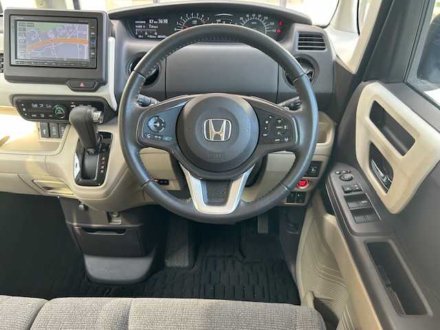 ホンダ Ｎ ＢＯＸ G L ターボ ホンダセンシング 高知県 2019(平31)年 8.3万km プラチナホワイトパール (株)IDOMが運営する【じしゃロン高知店】の自社ローン専用車両になります。こちらは現金またはオートローンご利用時の価格です。自社ローンご希望の方は別途その旨お申付け下さい