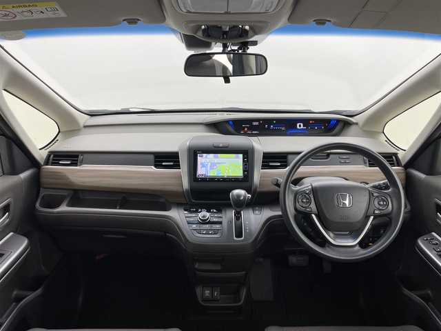 ホンダ フリード G ホンダセンシング 岡山県 2020(令2)年 3.5万km クリスタルブラックパール レーダークルーズコントロール/ビルトインETC/合皮シート/LEDヘッドライト/アクティブコーナーリングライト/シートヒーター/純正ナビ/（Bluetooth/フルセグTV/CD/DVD）/ドライブレコーダー/衝突軽減ブレーキシステム/両側電動スライドドア/バックカメラ