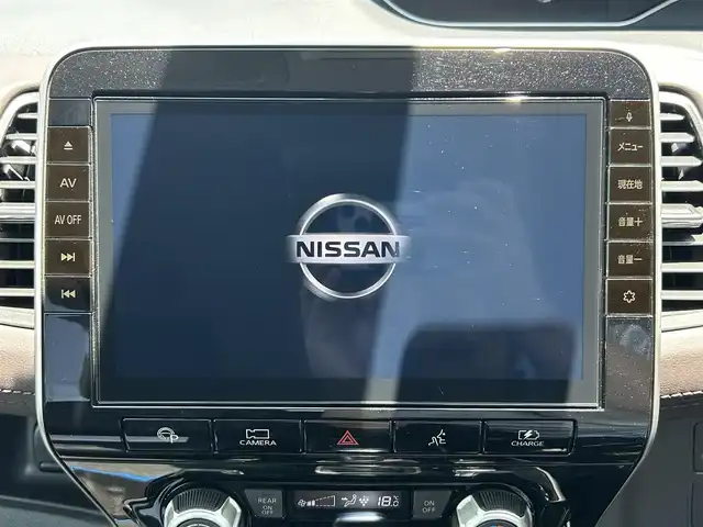 日産 セレナ e－パワー ハイウェイスター V 和歌山県 2020(令2)年 5.5万km パール 純正ナビ/純正フリップダウンモニター/アラウンドビューモニター/フルセグTV/デジタルインナーミラー/（BT/CD/DVD)/エマージェンシーブレーキ/プロパイロット/ブラインドスポットモニター/レーンキープ/横滑り防止装置/両側パワースライドドア/ドライブレコーダー/ETC/純正フロアマット/純正アルミホイール/アイドリングストップ/LEDヘッドライト/オートライト/オートマチックハイビーム