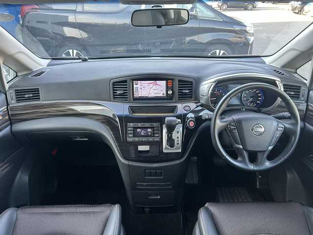 日産 エルグランド 250ハイウェイスターS 道南・函館 2015(平27)年 5万km ファントムブラック ・純正メモリナビ/・フルセグTV/・バックカメラ/・ETC/・両側パワースライドドア/・オットマン/・LEDヘッドライト/・フロントフォグランプ/・オートライト/・スマートキー/・エンジンプッシュスタート