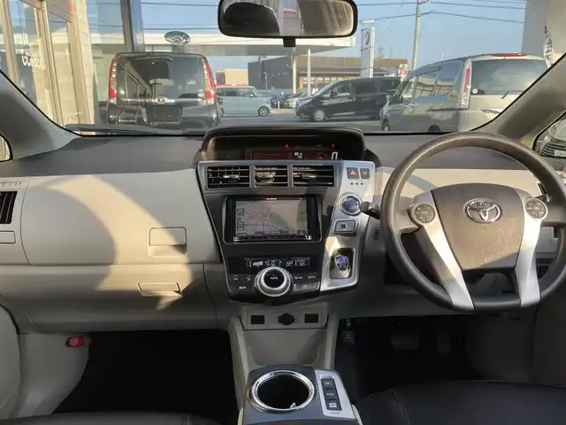 トヨタ プリウス α S 三重県 2012(平24)年 8.9万km ホワイトパールクリスタルシャイン (株)IDOMが運営する【じしゃロン四日市店】の自社ローン専用車両になります。こちらは現金またはオートローンご利用時の価格です。自社ローンご希望の方は別途その旨お申付け下さい/社外SDナビ（CD/DVD/BT/AM/FM）/ワンセグTV/バックカメラ/ETC/社外16インチAW/アイドリングストップ/純正フロアマット/エンジンスタートボタン/スマートキー