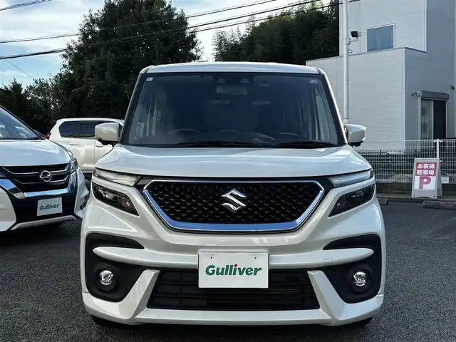 スズキ ソリオ バンディット HV MV 熊本県 2023(令5)年 2.4万km ピュアホワイトP 純正9インチナビ（3A103-59S06）/【フルセグTV/CD/DVD】/全方位カメラ/バックカメラ/両側パワースライドドア/レーダークルーズコントロール/衝突被害軽減ブレーキ/レーンキープアシスト/ヘッドアップディスプレイ/アイドリングストップ/シートヒーター/純正15インチAW/前後ドライブレコーダー/ビルトインETC/オートLEDヘッドライト/ウィンカーミラー/プッシュスタート/ステアリングスイッチ/純正フロアマット/純正ドアバイザー/横滑り防止/盗難防止装置/保証書/取扱説明書