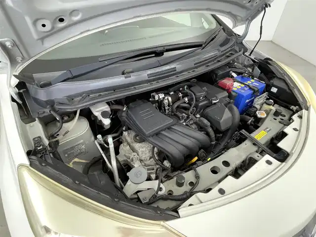 日産 ノート X 群馬県 2013(平25)年 7.9万km ブリリアントホワイトパール ・純正７インチナビ/・AM/FM/・SD/AUX/CD/iPod/・全方位モニター/・ワンセグTV/・スマートキー/・プッシュスタート/・アイドリングストップ/・ABS/・盗難防止装置/・社外１４インチアルミホイール/・社外ETC/・電動格納ミラー/・純正フロアマット/・ドアバイザー/・マニュアルエアコン/・スペアキー×１本/・ヘッドライトレベライザー/・パワーウィンドウ