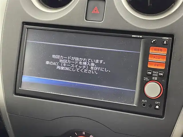日産 ノート X 群馬県 2013(平25)年 7.9万km ブリリアントホワイトパール ・純正７インチナビ/・AM/FM/・SD/AUX/CD/iPod/・全方位モニター/・ワンセグTV/・スマートキー/・プッシュスタート/・アイドリングストップ/・ABS/・盗難防止装置/・社外１４インチアルミホイール/・社外ETC/・電動格納ミラー/・純正フロアマット/・ドアバイザー/・マニュアルエアコン/・スペアキー×１本/・ヘッドライトレベライザー/・パワーウィンドウ