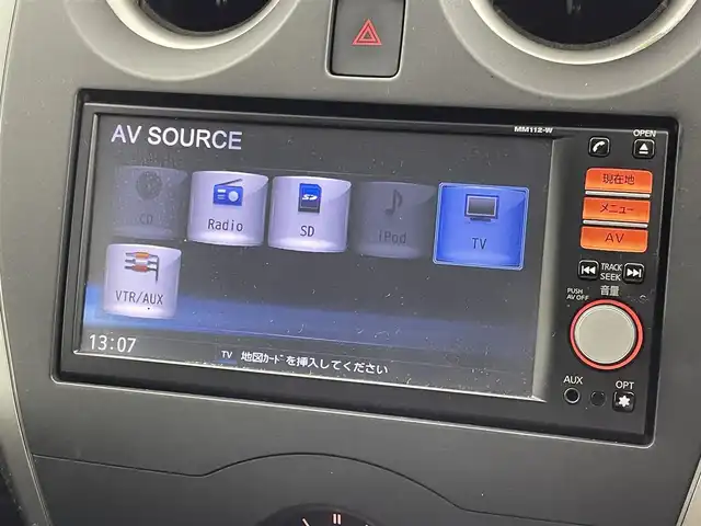 日産 ノート X 群馬県 2013(平25)年 7.9万km ブリリアントホワイトパール ・純正７インチナビ/・AM/FM/・SD/AUX/CD/iPod/・全方位モニター/・ワンセグTV/・スマートキー/・プッシュスタート/・アイドリングストップ/・ABS/・盗難防止装置/・社外１４インチアルミホイール/・社外ETC/・電動格納ミラー/・純正フロアマット/・ドアバイザー/・マニュアルエアコン/・スペアキー×１本/・ヘッドライトレベライザー/・パワーウィンドウ