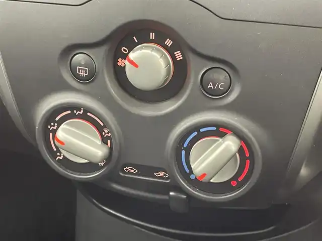 日産 ノート X 群馬県 2013(平25)年 7.9万km ブリリアントホワイトパール ・純正７インチナビ/・AM/FM/・SD/AUX/CD/iPod/・全方位モニター/・ワンセグTV/・スマートキー/・プッシュスタート/・アイドリングストップ/・ABS/・盗難防止装置/・社外１４インチアルミホイール/・社外ETC/・電動格納ミラー/・純正フロアマット/・ドアバイザー/・マニュアルエアコン/・スペアキー×１本/・ヘッドライトレベライザー/・パワーウィンドウ