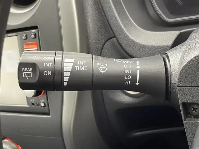 日産 ノート X 群馬県 2013(平25)年 7.9万km ブリリアントホワイトパール ・純正７インチナビ/・AM/FM/・SD/AUX/CD/iPod/・全方位モニター/・ワンセグTV/・スマートキー/・プッシュスタート/・アイドリングストップ/・ABS/・盗難防止装置/・社外１４インチアルミホイール/・社外ETC/・電動格納ミラー/・純正フロアマット/・ドアバイザー/・マニュアルエアコン/・スペアキー×１本/・ヘッドライトレベライザー/・パワーウィンドウ