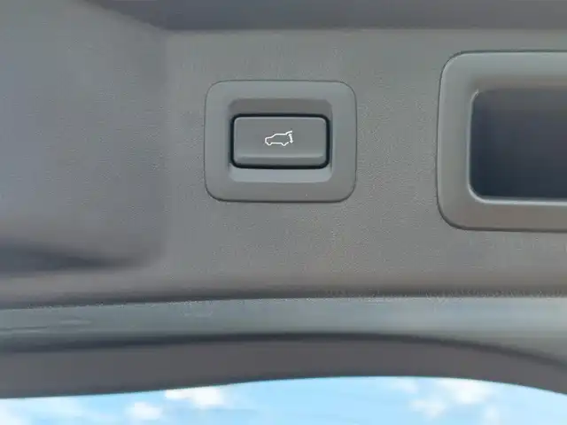 マツダ ＣＸ－８ XD 100周年特別記念車 東京都 2020(令2)年 3.7万km スノーフレイクホワイトパールマイカ 電動スライドガラスサンルーフ/BOSEプレミアムサウンドシステム/100周年記念車特別装備/・創立100周年記念スペシャルロゴ (ホイールキャップ、アドバンスドキー、フロントヘッドレスト等)/・レッドフロアカーペット/・パワーウォークイン機構/ i‐ACTIVSENSE/・スマートシティブレーキサポート/・車線逸脱警報システム/・レーンキープアシスト/・レーダークルーズコントロール/・誤発進抑制制御/・ブラインドスポットモニタリング/・アクティブドライビングディスプレイ/・360°ビューモニター/ルーフレール/プッシュスタート/アイドリングストップ/パドルシフト/純正ナビ/フルセグTV/ETC2.0/前後ドライブレコーダー/レザーシート/4wayパワーシート/運転席シートメモリー機能/パワーバックドア/シートヒーター/ベンチレーション/ステアリングヒーター/LEDヘッドライト