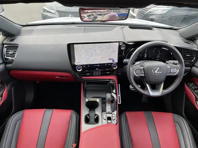 レクサス ＮＸ 350h Fスポーツ 東京都 2023(令5)年 3.1万km パール Lexus Teammate/Advanced Drive/Advanced Park/Lexus Safety System+/・レーダークルーズコントロール/・AHS(アダプティブハイビームシステム）/・AHB(オートマチックハイビーム)/・PCS（プリクラッシュセーフティ）/・LTA（レーントレーシングアシスト）/・LCA（レーンチェンジアシスト）/・LDA（レーンディパーチャーアラート）/・レーダークルーズコントロール/TRDエアロ：フロント・サイド・リア/14インチナビ付ディスプレイオーディオ/・フルセグTV/・Bluetooth接続/・USB入力端子/・MiraCast/カラーヘッドアップディスプレイ/デジタルインナーミラー/JES製TVコントロール（キャンセラー）/F SPORT専用ブレーキキャリパー/パノラマルーフ・サンルーフ/タッチトレーサーオペレーション/ハンズフリーパワーバックドア/後席6：4分割可倒式シート/内装色：“F SPORTフレアレッド/TRAILモード/e-ラッチ/パワーシート/エアシート/全席シートヒーター/ステアリングヒーター/1500Ｗコンセント/ETC2.0/ドアバイザー/スマートキー