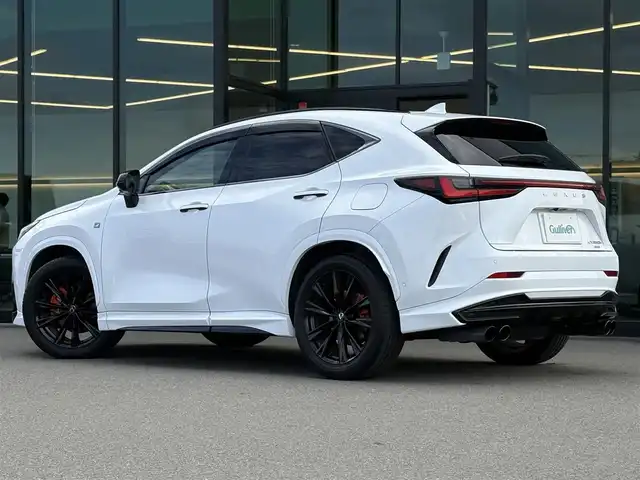 レクサス ＮＸ 350h Fスポーツ 東京都 2023(令5)年 3.1万km パール Lexus Teammate/Advanced Drive/Advanced Park/Lexus Safety System+/・レーダークルーズコントロール/・AHS(アダプティブハイビームシステム）/・AHB(オートマチックハイビーム)/・PCS（プリクラッシュセーフティ）/・LTA（レーントレーシングアシスト）/・LCA（レーンチェンジアシスト）/・LDA（レーンディパーチャーアラート）/・レーダークルーズコントロール/TRDエアロ：フロント・サイド・リア/14インチナビ付ディスプレイオーディオ/・フルセグTV/・Bluetooth接続/・USB入力端子/・MiraCast/カラーヘッドアップディスプレイ/デジタルインナーミラー/JES製TVコントロール（キャンセラー）/F SPORT専用ブレーキキャリパー/パノラマルーフ・サンルーフ/タッチトレーサーオペレーション/ハンズフリーパワーバックドア/後席6：4分割可倒式シート/内装色：“F SPORTフレアレッド/TRAILモード/e-ラッチ/パワーシート/エアシート/全席シートヒーター/ステアリングヒーター/1500Ｗコンセント/ETC2.0/ドアバイザー/スマートキー