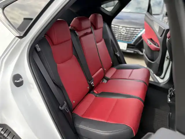 レクサス ＮＸ 350h Fスポーツ 東京都 2023(令5)年 3.1万km パール Lexus Teammate/Advanced Drive/Advanced Park/Lexus Safety System+/・レーダークルーズコントロール/・AHS(アダプティブハイビームシステム）/・AHB(オートマチックハイビーム)/・PCS（プリクラッシュセーフティ）/・LTA（レーントレーシングアシスト）/・LCA（レーンチェンジアシスト）/・LDA（レーンディパーチャーアラート）/・レーダークルーズコントロール/TRDエアロ：フロント・サイド・リア/14インチナビ付ディスプレイオーディオ/・フルセグTV/・Bluetooth接続/・USB入力端子/・MiraCast/カラーヘッドアップディスプレイ/デジタルインナーミラー/JES製TVコントロール（キャンセラー）/F SPORT専用ブレーキキャリパー/パノラマルーフ・サンルーフ/タッチトレーサーオペレーション/ハンズフリーパワーバックドア/後席6：4分割可倒式シート/内装色：“F SPORTフレアレッド/TRAILモード/e-ラッチ/パワーシート/エアシート/全席シートヒーター/ステアリングヒーター/1500Ｗコンセント/ETC2.0/ドアバイザー/スマートキー