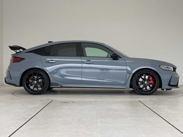 ホンダ シビック タイプR 愛知県 2025(令7)年 0.1千km ソニックグレーパール 登録済未使用車/ホンダセンシング/純正8型ディズプレイオーディオナビ/バックカメラ/レーダークルーズコントロール/フルセグ/Bluetooth/コーナーセンサー/純正アルミホイール/ETC2.0/ブラインドスポットモニター/レーンキープアシスト/衝突軽減システム/ステアリングスイッチ/スマートキー/プッシュスタート