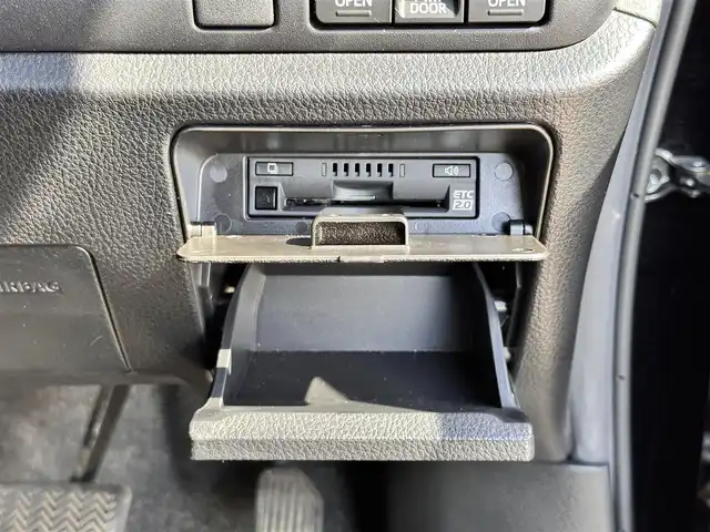 トヨタ ヴォクシー ZS 煌Ⅲ 宮城県 2021(令3)年 4万km ブラック セーフティセンス/・プリクラッシュセーフティ/・レーンディパーチャーアラート/・オートマチックハイビーム/先行車発進告知機能/インテリジェントクリアランスソナー/純正12インチフリップダウンモニター（V12T-R68C）/純正10インチナビ（NSZN-Z68T）/・CD/DVD/・Bluetooth/・フルセグTV/バックカメラ/ビルトインETC2.0/両側パワースライドドア/ハーフレザーシート/革巻きステアリング/クルーズコントロール/ステアリングスイッチ/LEDヘッドランプ/フォグランプ/オートライト/スマートキー＆プッシュスタート/電動格納ミラー/純正16インチAW/純正フロアマット/純正ドアバイザー/Wエアバッグ