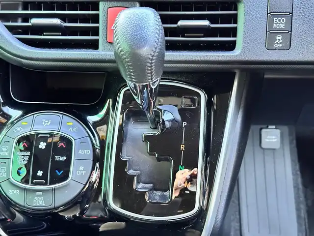 トヨタ ヴォクシー ZS 煌Ⅲ 宮城県 2021(令3)年 4万km ブラック セーフティセンス/・プリクラッシュセーフティ/・レーンディパーチャーアラート/・オートマチックハイビーム/先行車発進告知機能/インテリジェントクリアランスソナー/純正12インチフリップダウンモニター（V12T-R68C）/純正10インチナビ（NSZN-Z68T）/・CD/DVD/・Bluetooth/・フルセグTV/バックカメラ/ビルトインETC2.0/両側パワースライドドア/ハーフレザーシート/革巻きステアリング/クルーズコントロール/ステアリングスイッチ/LEDヘッドランプ/フォグランプ/オートライト/スマートキー＆プッシュスタート/電動格納ミラー/純正16インチAW/純正フロアマット/純正ドアバイザー/Wエアバッグ