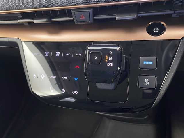 日産 サクラ G 栃木県 2023(令5)年 1.5万km アメジストブラック/シルキーホワイト 純正メーカーナビ/（BT/CD/DVD/AM/FM）/全周囲カメラ/レーダークルーズコントロール/アラウンドビューモニター/プロパイロットパーキング/D席シートヒーター/LEDヘッドライト/ETC2.0/前後コーナーセンサー/レーンキープアシスト/純正フロアマット/充電コード/純正１５インチアルミホイール/プッシュスタート/スマートキー