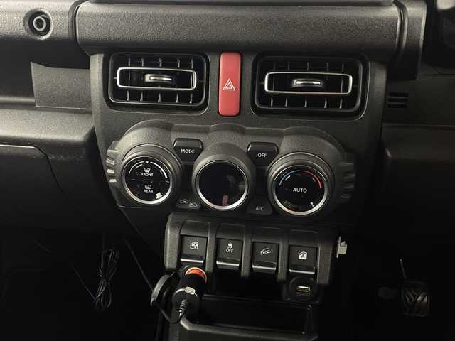 スズキ ジムニー XC 新潟県 2018(平30)年 3.8万km シフォンアイボリーM パート4WD/5速マニュアル/デュアルセンサーブレーキサポート/純正ディスプレイオーディオ/　CD/DVD/Bluetooth/バックカメラ/クルーズコントロール/LEDオートライト/フォグランプ/純正16インチアルミホイール/ドラレコ/電格ミラー/ウィンカーミラー/スマートキー/ビルトインETC2.0