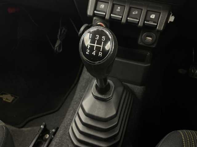 スズキ ジムニー XC 新潟県 2018(平30)年 3.8万km シフォンアイボリーM パート4WD/5速マニュアル/デュアルセンサーブレーキサポート/純正ディスプレイオーディオ/　CD/DVD/Bluetooth/バックカメラ/クルーズコントロール/LEDオートライト/フォグランプ/純正16インチアルミホイール/ドラレコ/電格ミラー/ウィンカーミラー/スマートキー/ビルトインETC2.0