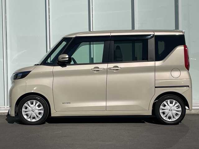日産 ルークス X 神奈川県 2022(令4)年 0.5万km フローズンバニラパール エマージェンシーブレーキ/全方位カメラ　/純正ＳＤナビ　/フルセグＴＶ　/Ｂｌｕｅｔｏｏｔｈ接続/サーキュレーター　/片側パワースライドドア　/コーナーセンサー　/ＡＢＳ　/横滑り防止装置　/衝突被害軽減システム　/車線逸脱警報システム/ＬＥＤヘッド　/オートライト