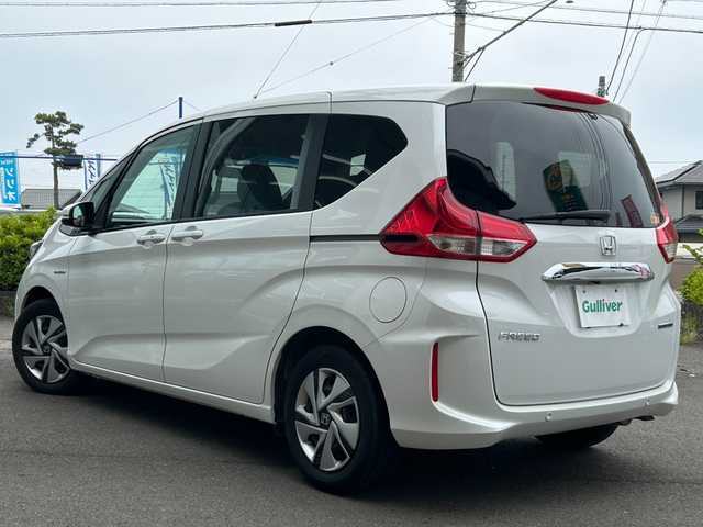 ホンダ フリード ハイブリット G ホンダセンシング 静岡県 2020(令2)年 4.5万km プラチナホワイトパール 純正ナビ/バックカメラ/CD/DVD/Bluetooth/ワンセグTV/衝突被害軽減システム/コーナーセンサー/両側パワースライドドア/クルーズコントロール/LEDオートライト/ドライブレコーダー/ETC/純正フロアマット/スマートキー/スペアキー1本/盗難防止装置/レーンキープアシスト/アイドリングストップ/プッシュスタート/オートエアコン