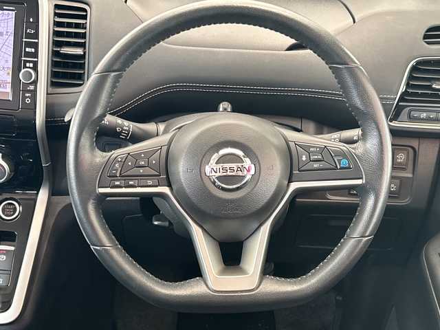 日産 セレナ ハイウェイスター プロパイロットED 埼玉県 2016(平28)年 6.4万km ブリリアントホワイトパール エマージェンシーブレーキ　/プロパイロット　/純正フリップダウンモニター /純正9インチメモリナビ /　　CD/DVD/BT/BD/フルセグ/バックカメラ /両側パワースライドドア /LEDオートライト /純正16インチアルミホイール/電子パーキング/ステアリングスイッチ /純正ETC