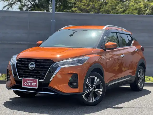日産 キックス X ツートーンインテリアED 三重県 2021(令3)年 2.6万km プレミアムコロナオレンジ ワンオーナー禁煙車/純正9インチナビ/　フルセグ/CD/DVD/Bluetooth/アラウンドビューモニター/デジタルインナーミラー/プロパイロット/前席シートヒーター/LEDヘッドライト/LEDフォグランプ/前後ドライブレコーダー/ステアリングリモコン/ステアリングヒーター/ビルトインETC/レーダークルーズコントロール/クリアランスソナー/ツートンレザーシート/ルーフレール/ブレーキホールド/電動ブレーキホールド/純正17インチアルミホイール/スマートキー×2/取扱説明書/保証書