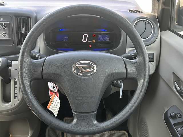 ダイハツ ミラ イース X スマートセレクションSA 石川県 2014(平26)年 11.3万km スカイブルー 衝突被害軽減システム/アイドリングストップ/車載工具付き/・ジャッキ/・パンク修理材/・電動エアコンプレッサー/電動格納ミラー/純正フロアマット/純正ドアバイザー/取扱説明書/保証書
