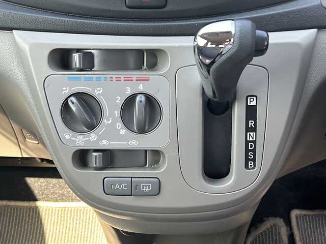 ダイハツ ミラ イース X スマートセレクションSA 石川県 2014(平26)年 11.3万km スカイブルー 衝突被害軽減システム/アイドリングストップ/車載工具付き/・ジャッキ/・パンク修理材/・電動エアコンプレッサー/電動格納ミラー/純正フロアマット/純正ドアバイザー/取扱説明書/保証書